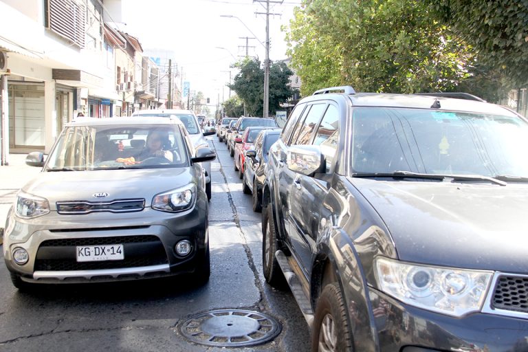 Curicanos divididos por la congestión vehicular producto de Fiesta de la Vendimia