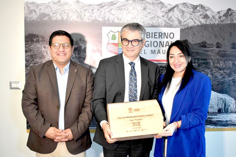 Ministro de Hacienda visita capital regional para explicar proyectos que dan más recursos a regiones
