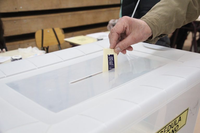 Académico UCM estima que chilenos votarán con desinterés en nuevo proceso constitucional