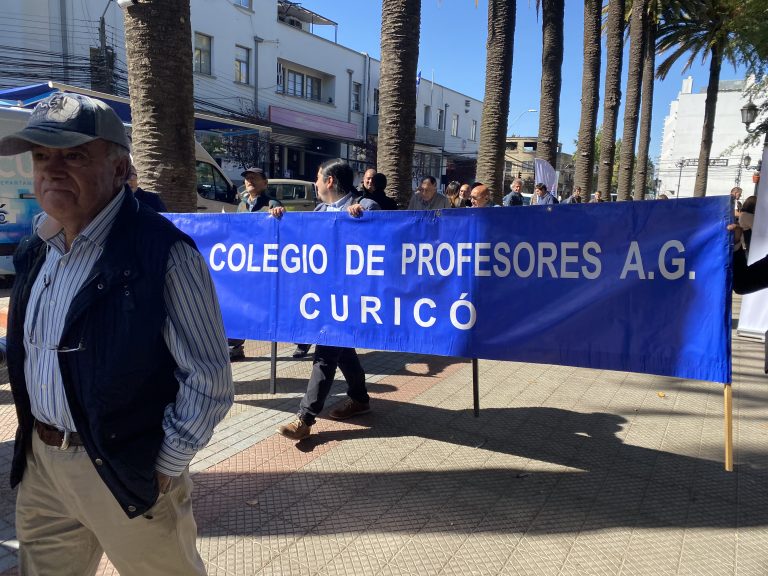 Dirigentes del Colegio de Profesores exigen un bono de reparación por la deuda histórica