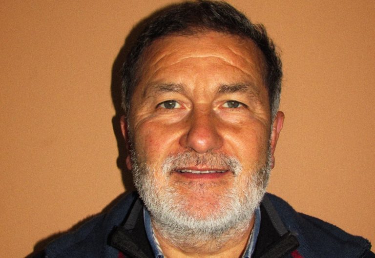 Presentarán el libro “Sentado en la Acera”