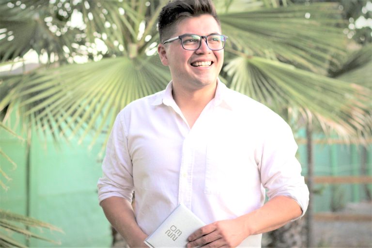 Candidato independiente recibe respaldo de Revolución Democrática