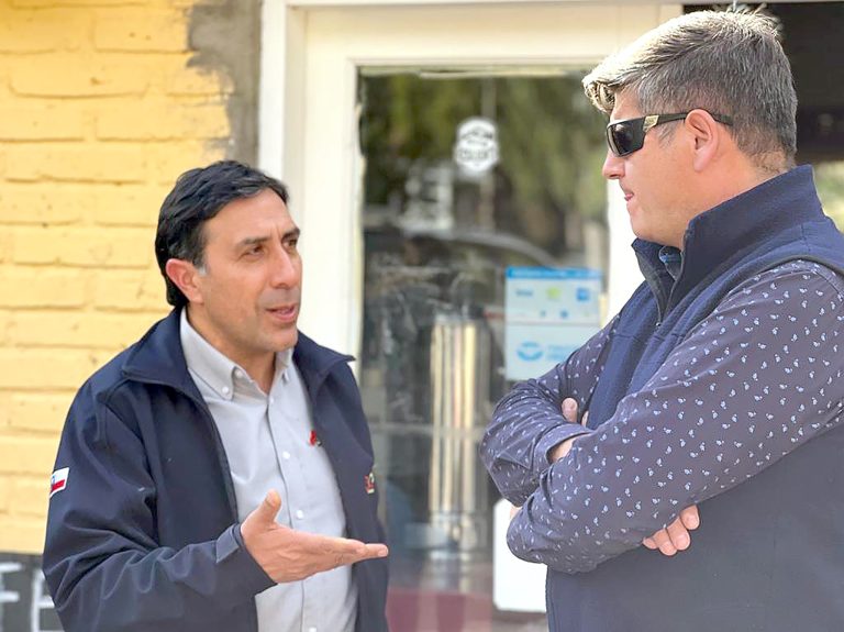 Alcalde se la juega por la pavimentación hacia el paso Planchón Vergara