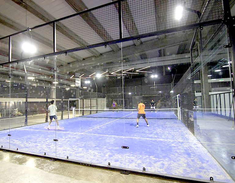 Talquinos se suman a la práctica del pádel: El deporte de moda