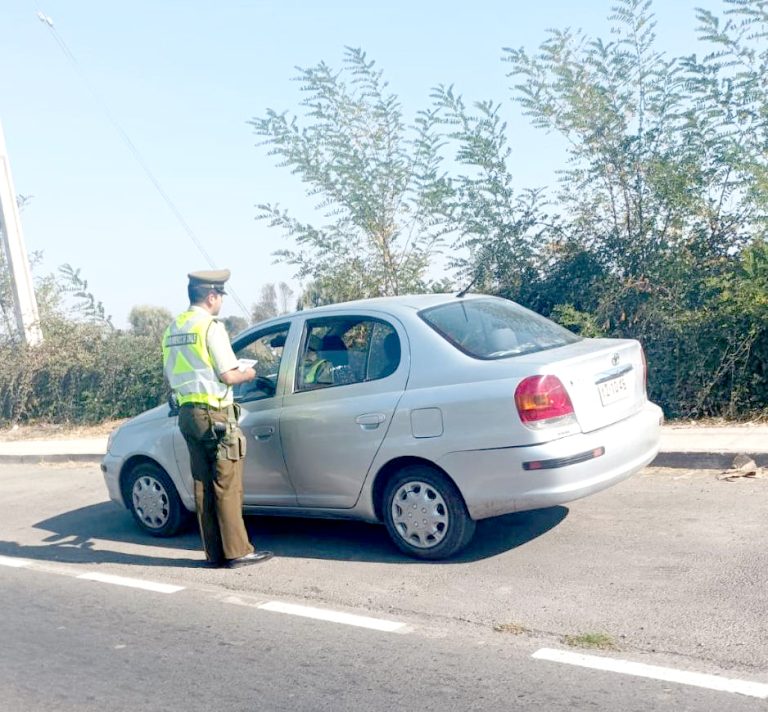 Llaman a automovilistas a no usar celulares mientras conducen