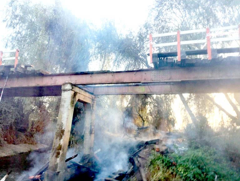 A la justicia será derivado el caso por incendio de puente en Villa Seca