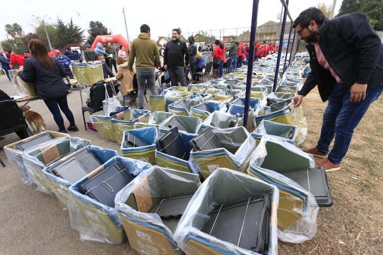 Municipalidad de Talca inició distribución de 40 mil contenedores para reciclaje domiciliario