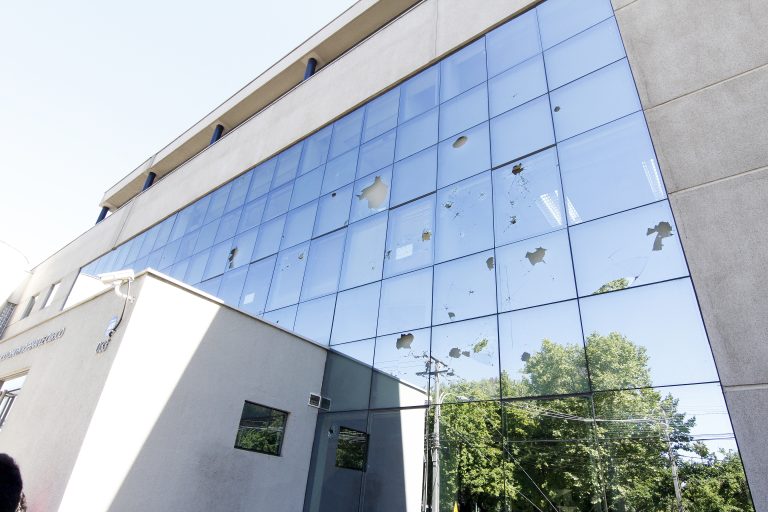 Confirman reposición de cristales en edificio de los tribunales