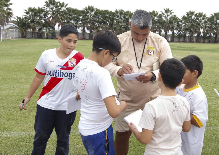 Curicó Unido abre su complejo para los niños