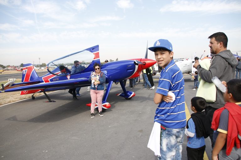 Autoridades y miles de personas han llegado hasta la Feria Internacional de Aviación Civil