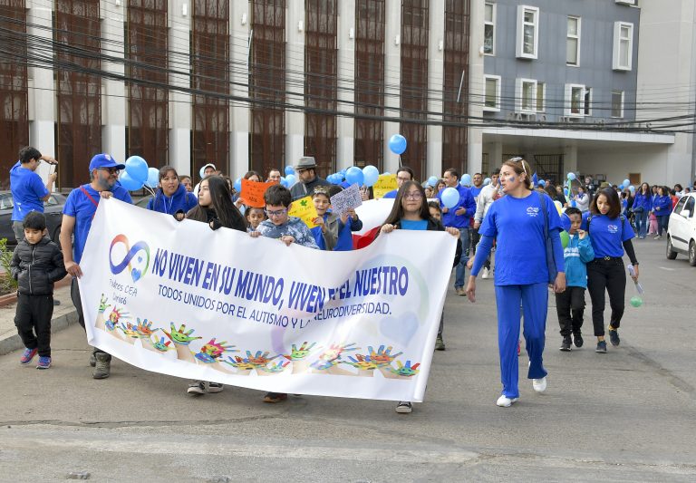 Curicanos marcharon por el Día del Autismo