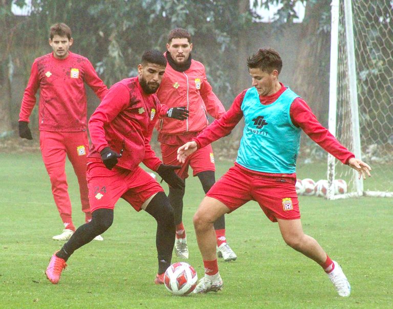 En Curicó Unido regresan a los entrenamientos sin nuevo DT