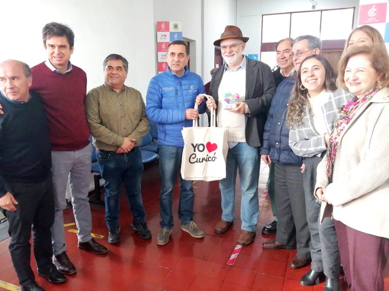 Célio Turino cerró su visita en Curicó con un conversatorio