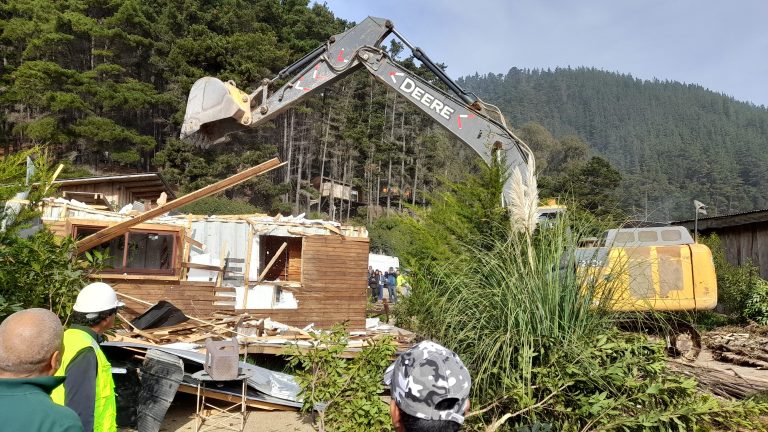 Demuelen 31 viviendas en la “Toma Vip” de Constitución