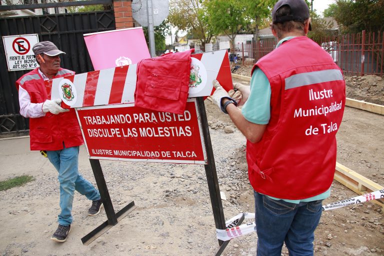 Municipalidad empuja proyectos de reparación de veredas en Talca