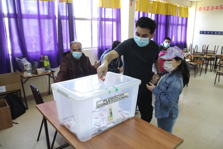 Quien obtenga los tres quintos de los cupos del Consejo diseñará la nueva Constitución