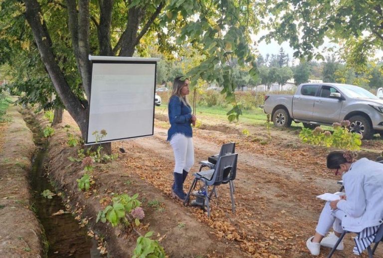 Llaman a pequeños agricultores a postular a proyectos de riego