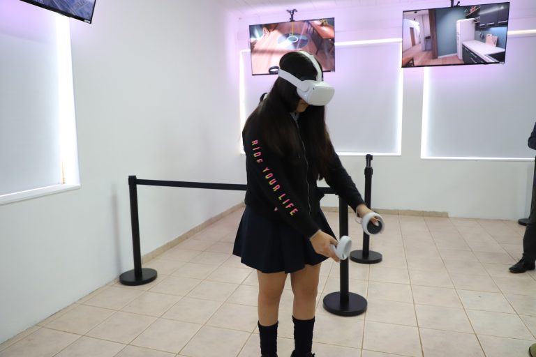 Liceo de Licantén cuenta con la primera sala de realidad virtual de la región
