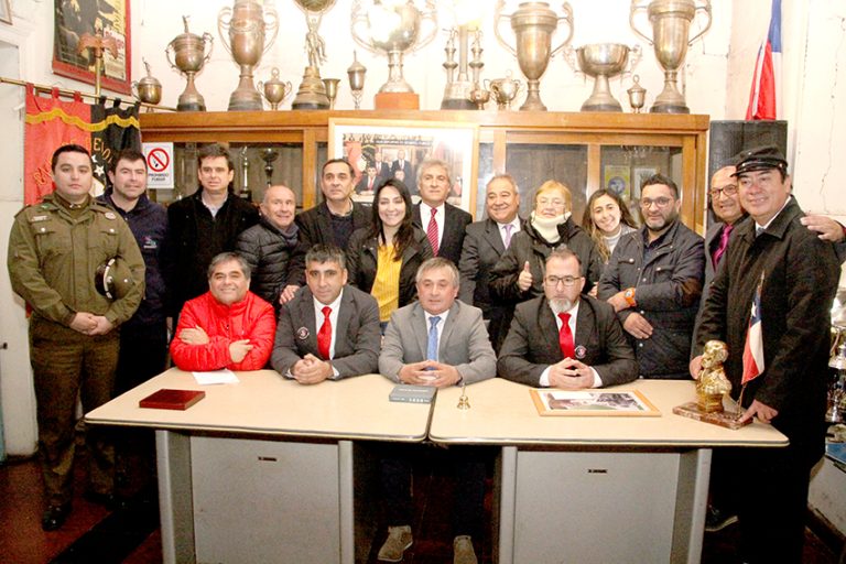 Con entrega de reconocimientos Club 21 de Mayo celebró 105 años de vida