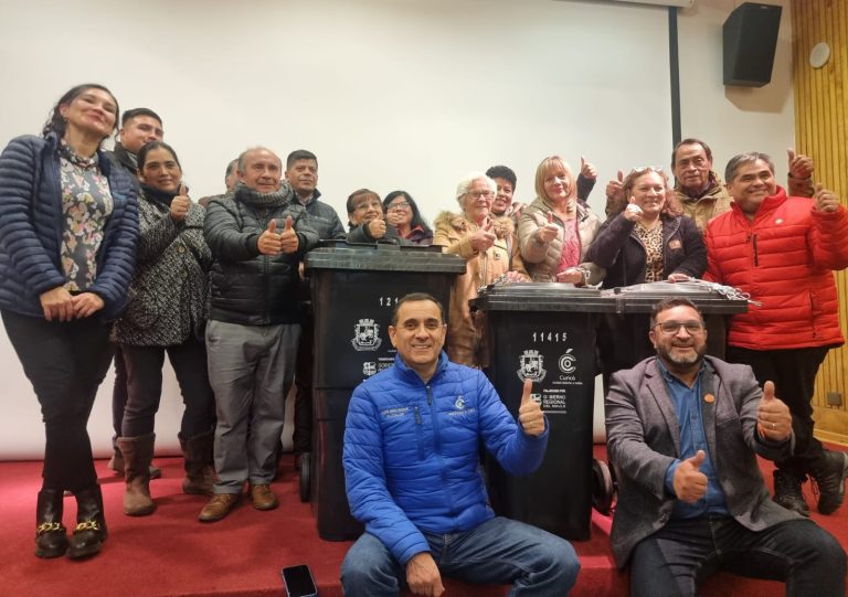 Se viene entrega de contenedores de residuos domiciliarios en Curicó