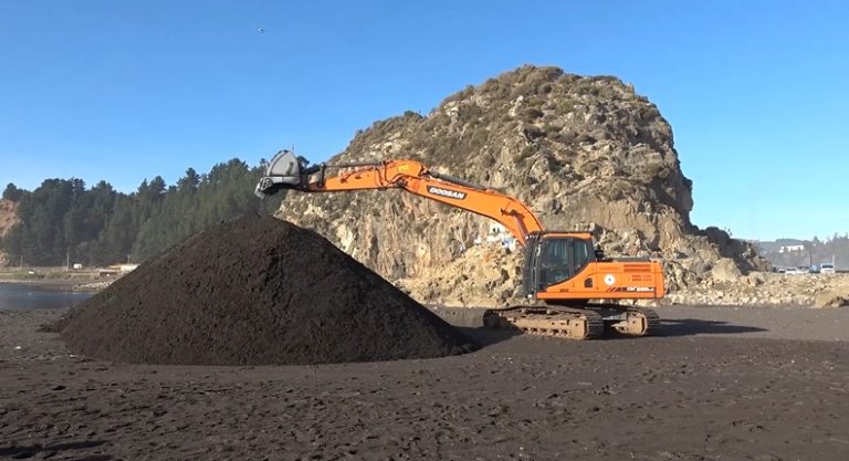 Inician trabajos para abrir la desembocadura del río Maule