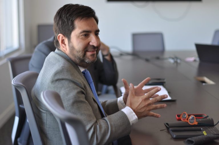 Bernardo Vásquez: “Hay que presentar una nueva Constitución que escuche a la ciudadanía”