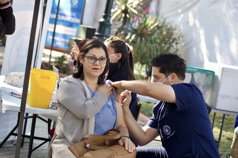 Reforzarán campañas de vacunación contra la Influenza y el Covid-19 en Curicó