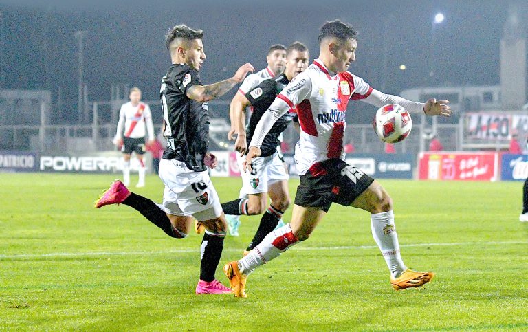 Curicó Unido nuevamente pierde y se enloda en el fondo