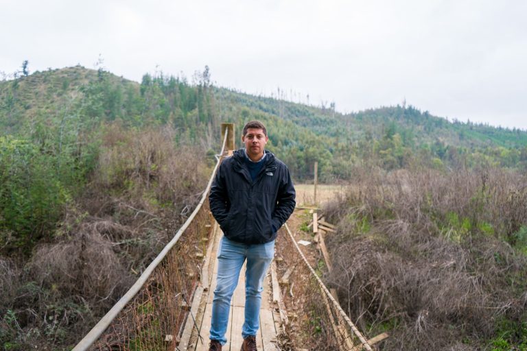 Cumplen con el compromiso de reponer pasarela en el sector Las Juntas