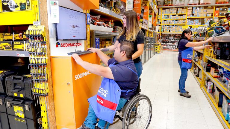 Buscan aumentar la contratación de personas con discapacidad