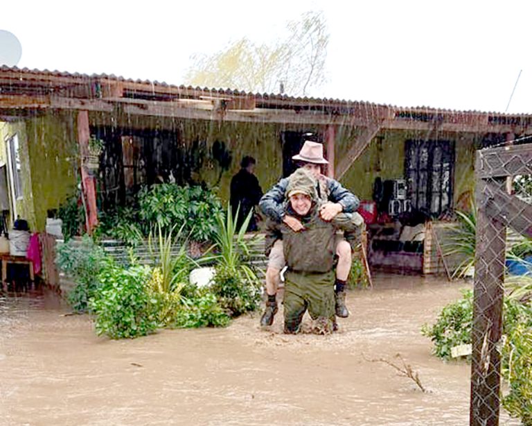 Afectados por temporal recibieron la ayuda de personal de Carabineros
