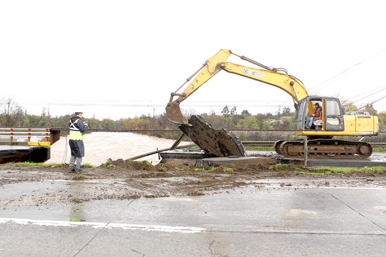 Cortado se encuentra el tránsito vial y ferroviario por colapso de puentes