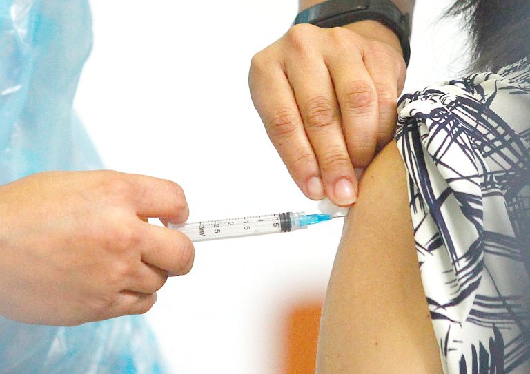 Anuncian punto de vacunación adicional para las próximas dos semanas en Curicó