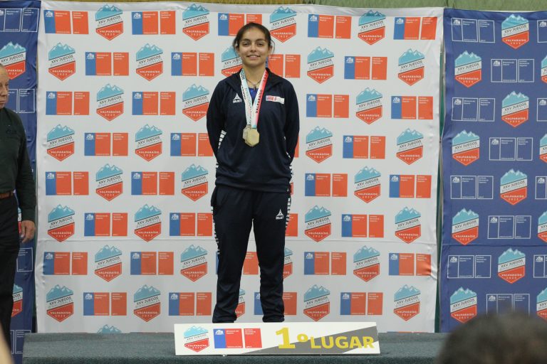 Tenimesista curicana completó positivo tour de competencias