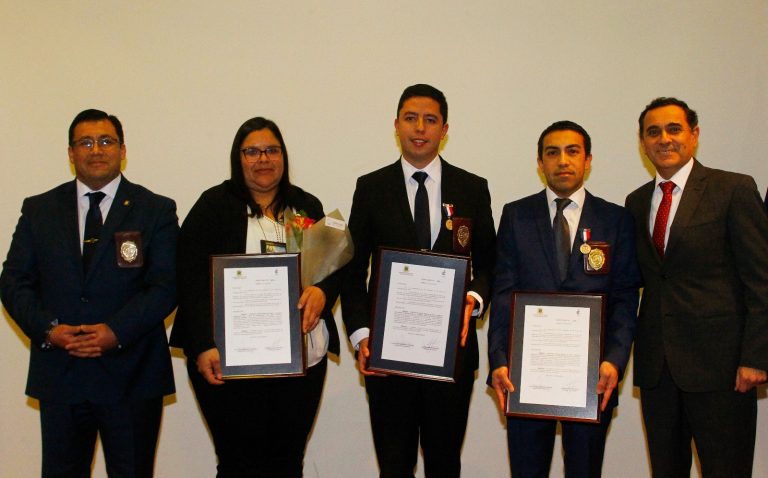 Entregan Medalla de Plata Municipal a funcionarios de la PDI en Curicó
