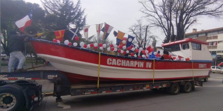 Pescadores de Constitución brindan apoyo a la comunidad de Licantén