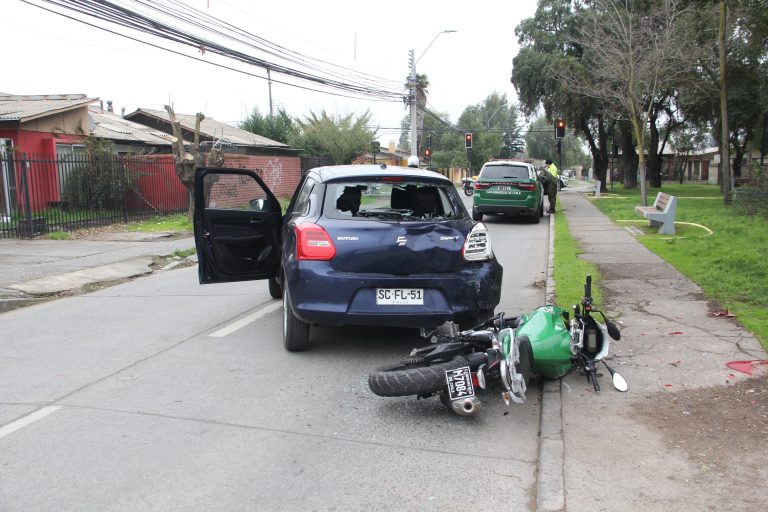 Conductor arrasó con todo a su paso para evitar control policial