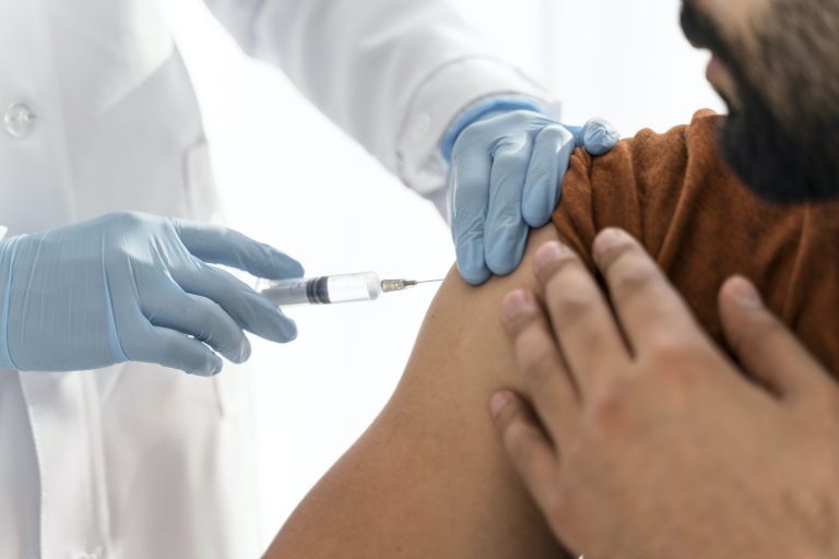 Vacunación contra influenza: Curicó ya superó el 80% de cobertura