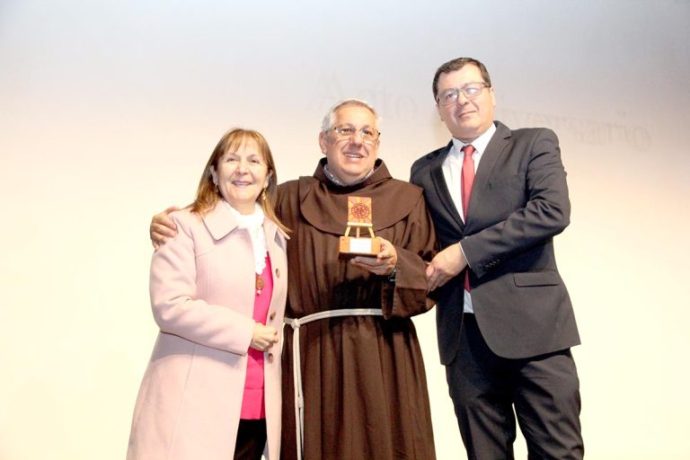 En emotiva ceremonia la Escuela de Arte y Cultura San Antonio celebró sus 289 años