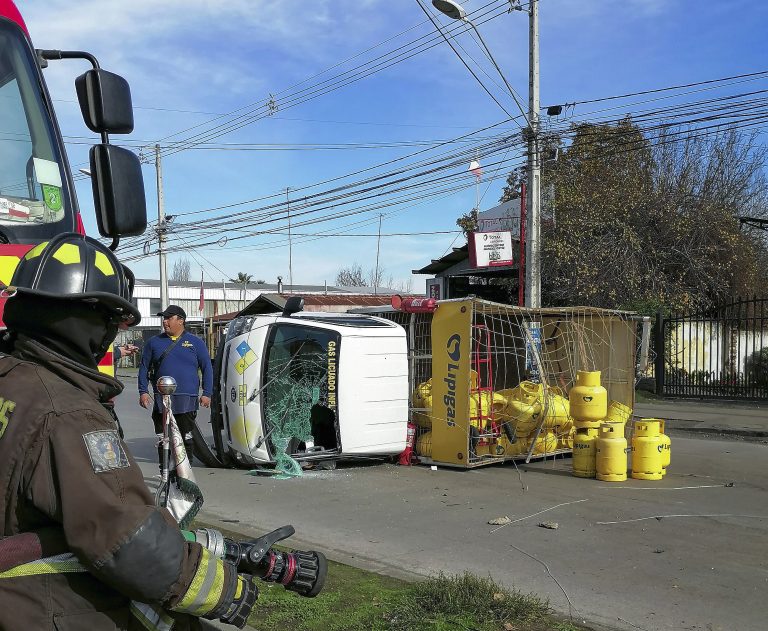 Violento choque en complicada intersección vial