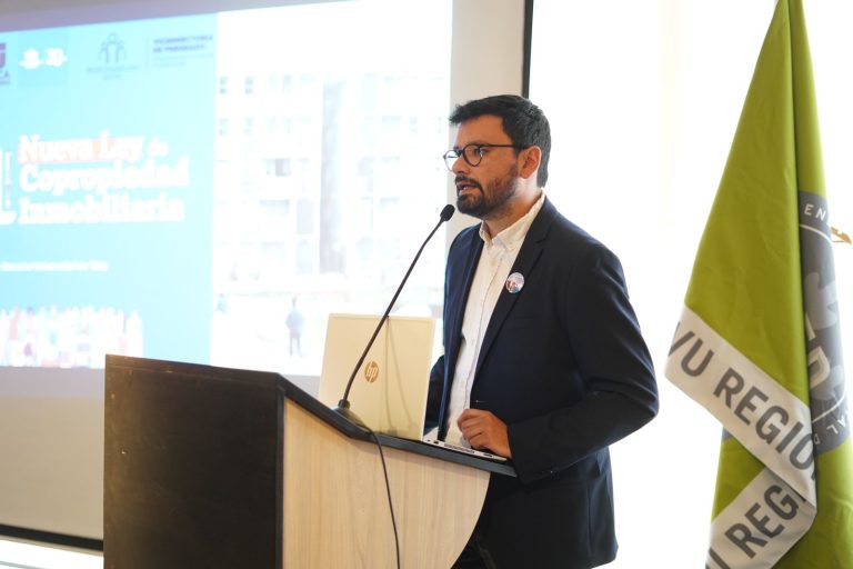 Seremi Hernández descarta participación en contratos del Minvu con fundación