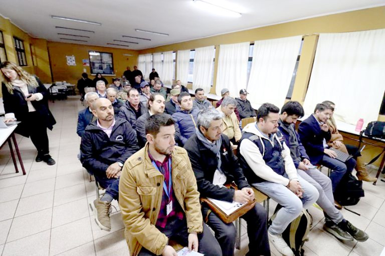 Diputada Bulnes destacó conversatorio informativo con agricultores de Rauco