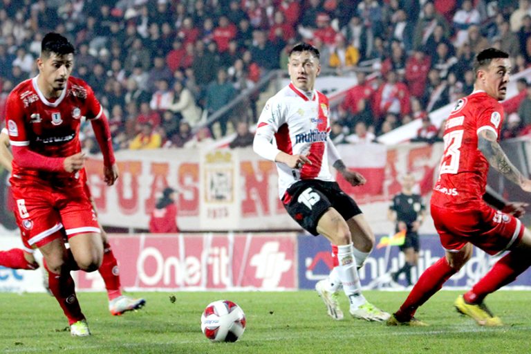 Jugador de Curicó Unido señala haber sido agredido por un grupo de hinchas