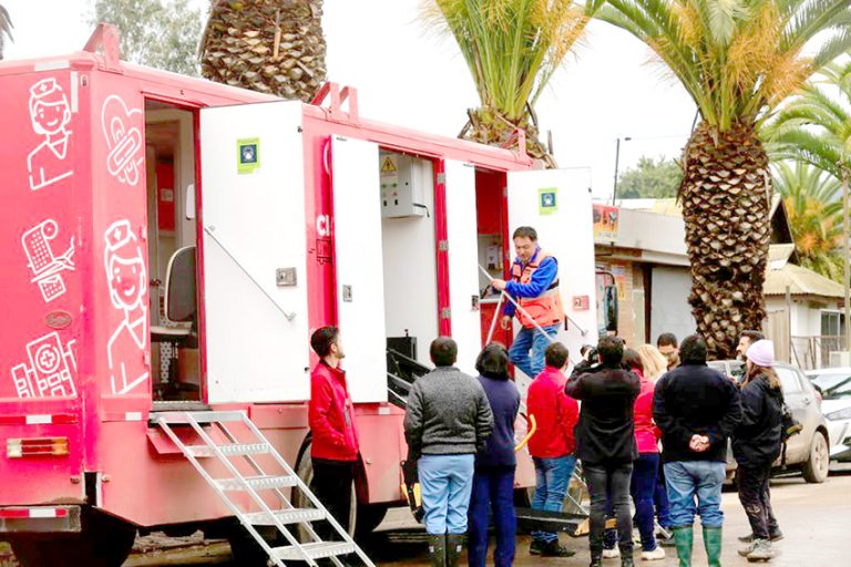 Municipalidad de Talca llegó con la primera parte de la ayuda a Licantén