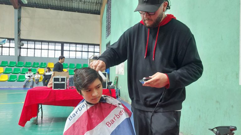 Disponen corte de cabello gratuito para niños y jóvenes de Lontué
