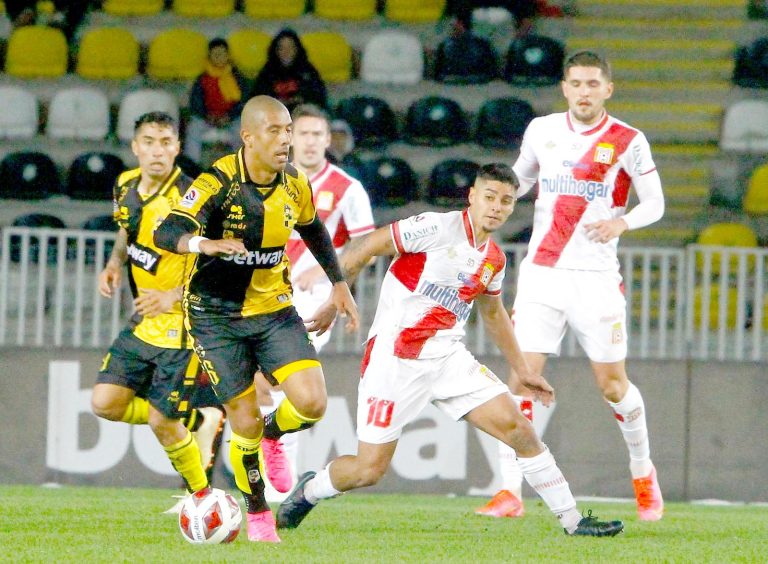 El Curi pierde con gol de penal cobrado por el VAR