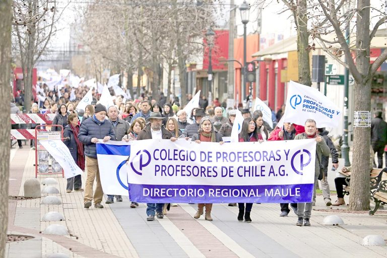 Profesores del Maule se sumaron a paralización de 24 horas