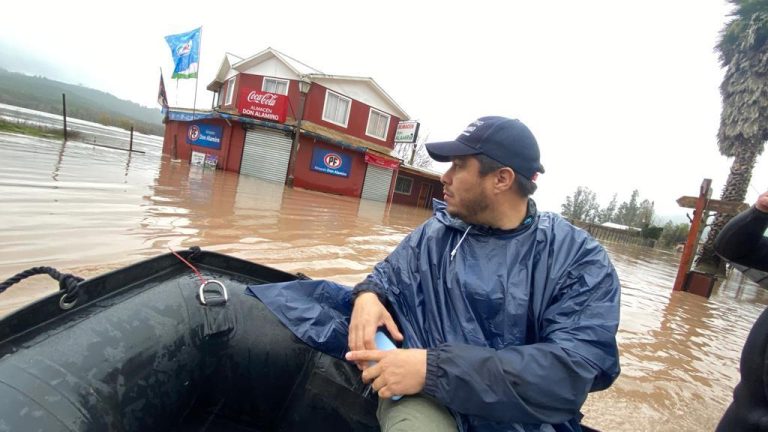 Más de 500 familias de Licantén reciben bono por daños en temporal
