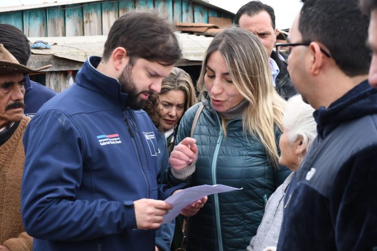 Consejera regional le entregó una carta al Presidente Boric