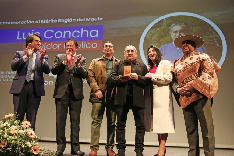 Celebran Día de la Región del Maule distinguiendo a personas destacadas